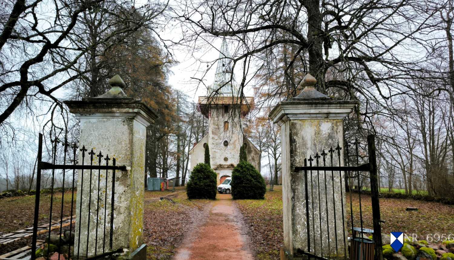 Popes luterāņu baznīcas priekšskats