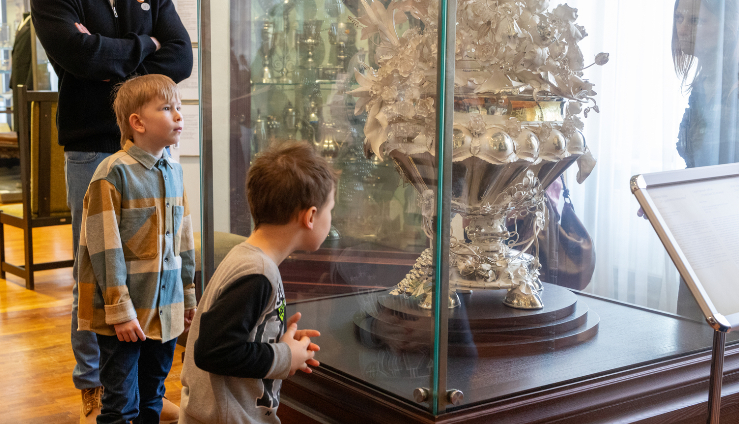 Bērni iepazīst Rīgas vēstures un kuģniecības muzeja ekspozīciju. Foto: M.L Gredzena.