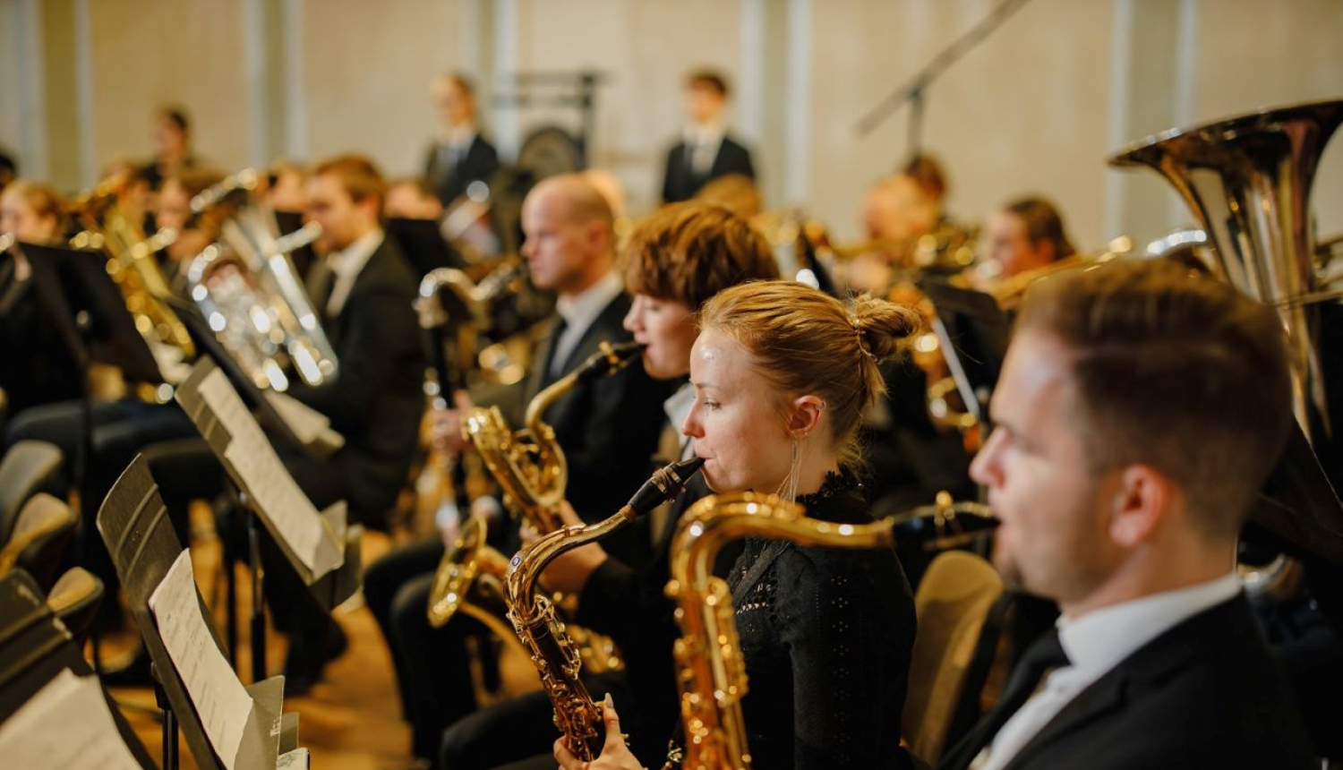 Pūtēju orķestris mēģinājumā