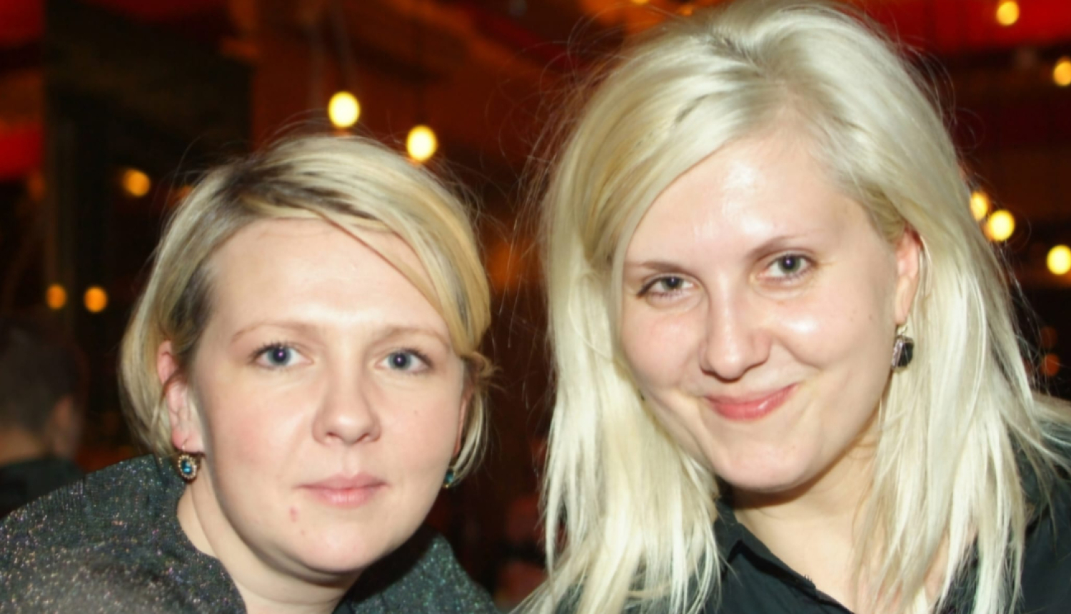 Producente un Latvijas teātra skates kuratore Jevgēņija Šermeņeva un scenogrāfe Monika Korpa (Pormale)