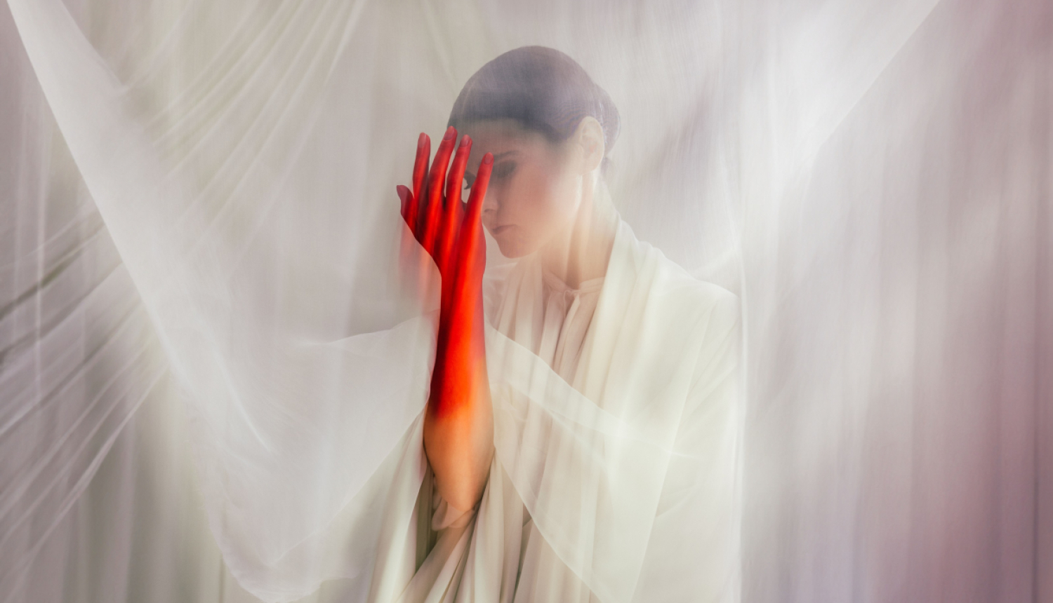 Aizplīvurots sievietes tēls