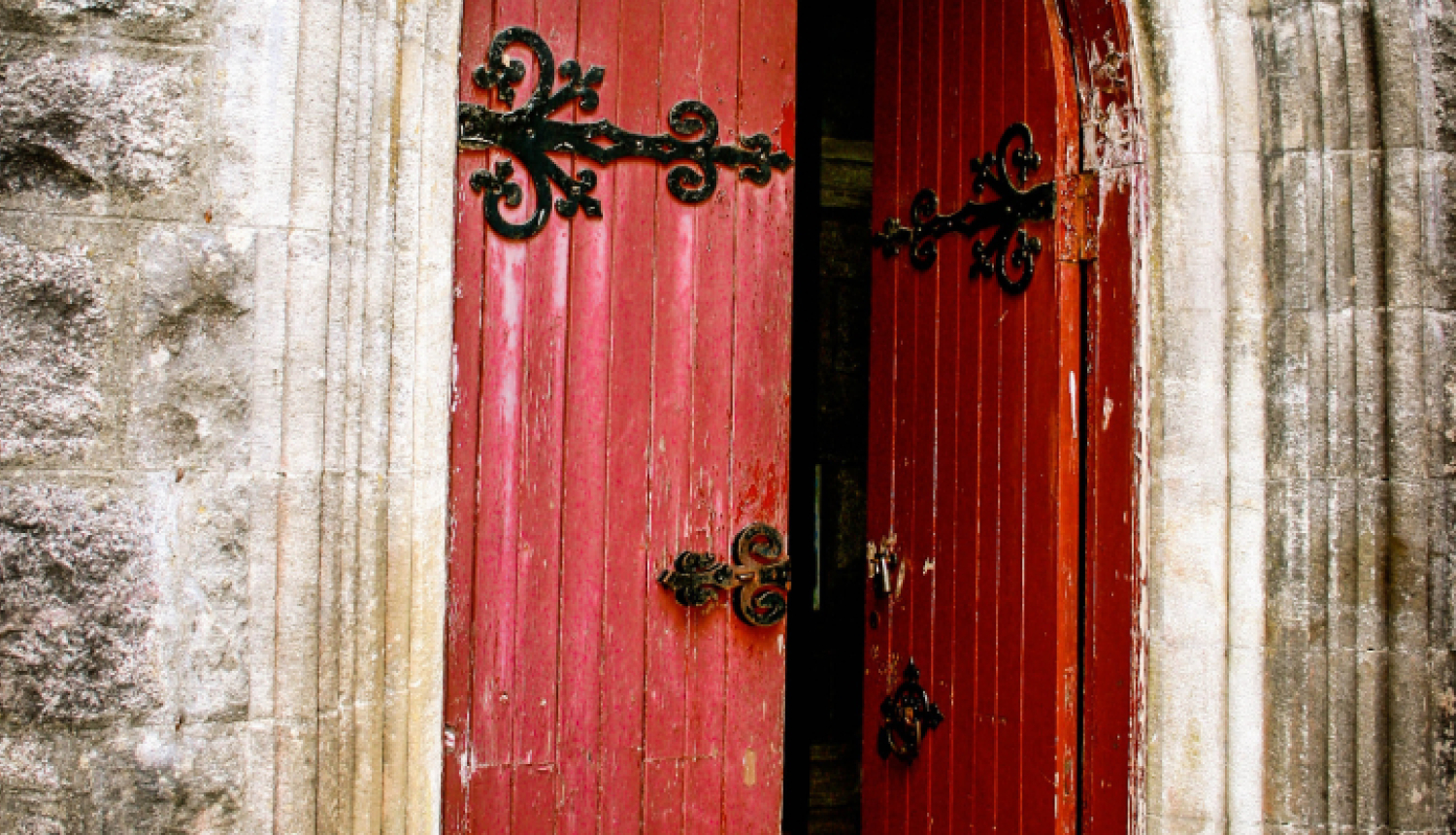 Senas baznīcas durvis