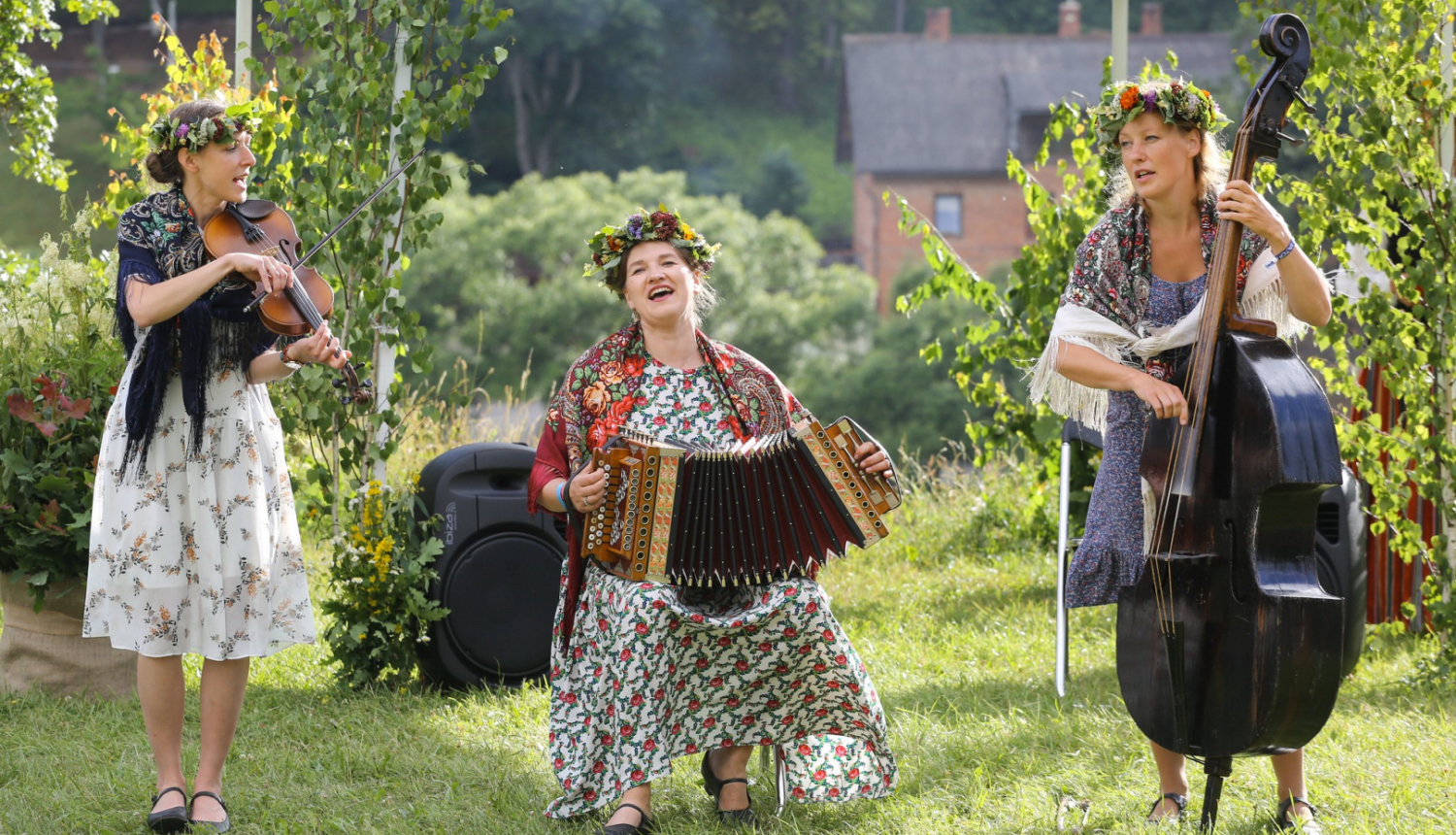 Tautas mūzikas kolektīvs