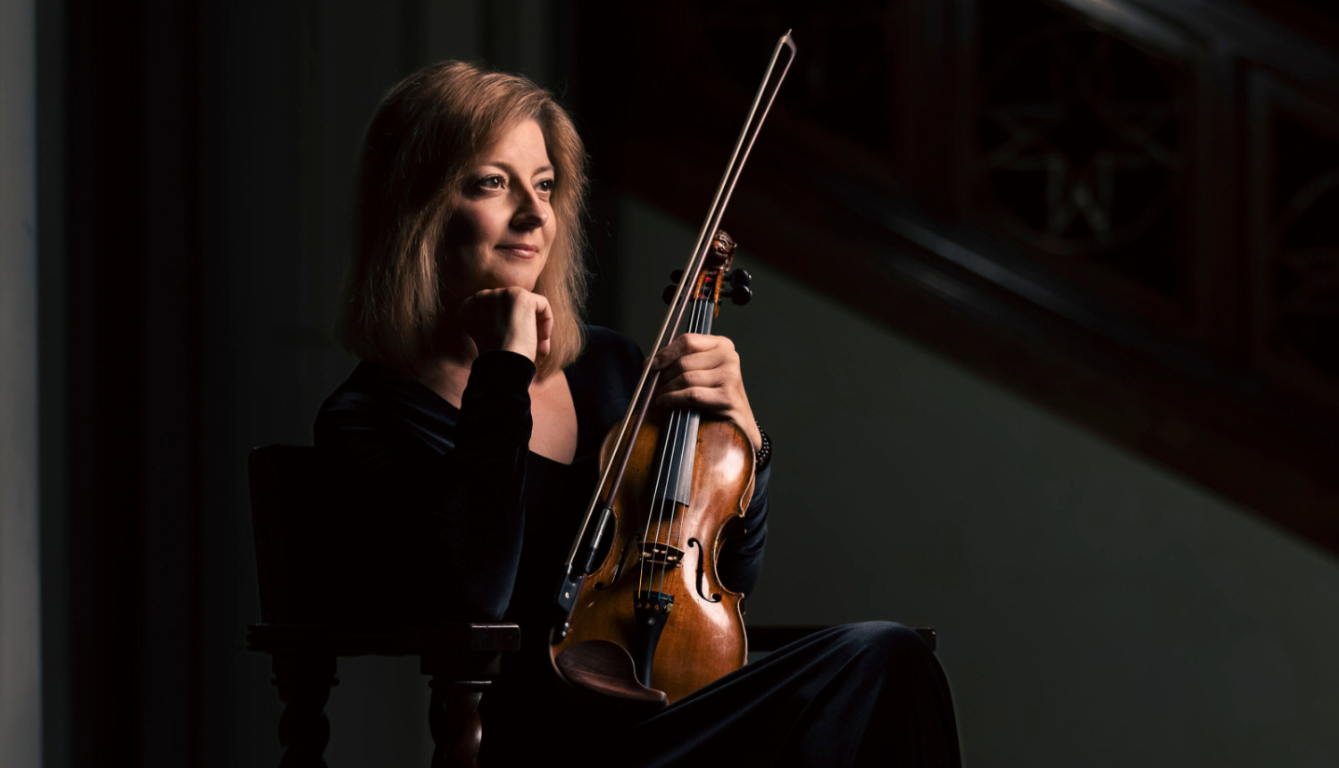 Pedagoģes, JVLMA Stīgu katedras vadītājas un profesores Terēzes Zībertes-Ijabas foto portrets