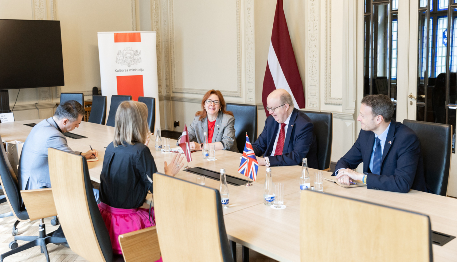 Ministre Agnese Lāce tiekas ar Lielbritānijas un Ziemeļīrijas Apvienotās Karalistes ārkārtējo un pilnvaroto vēstnieku Latvijas Republikā V.E. Polu Bramelu