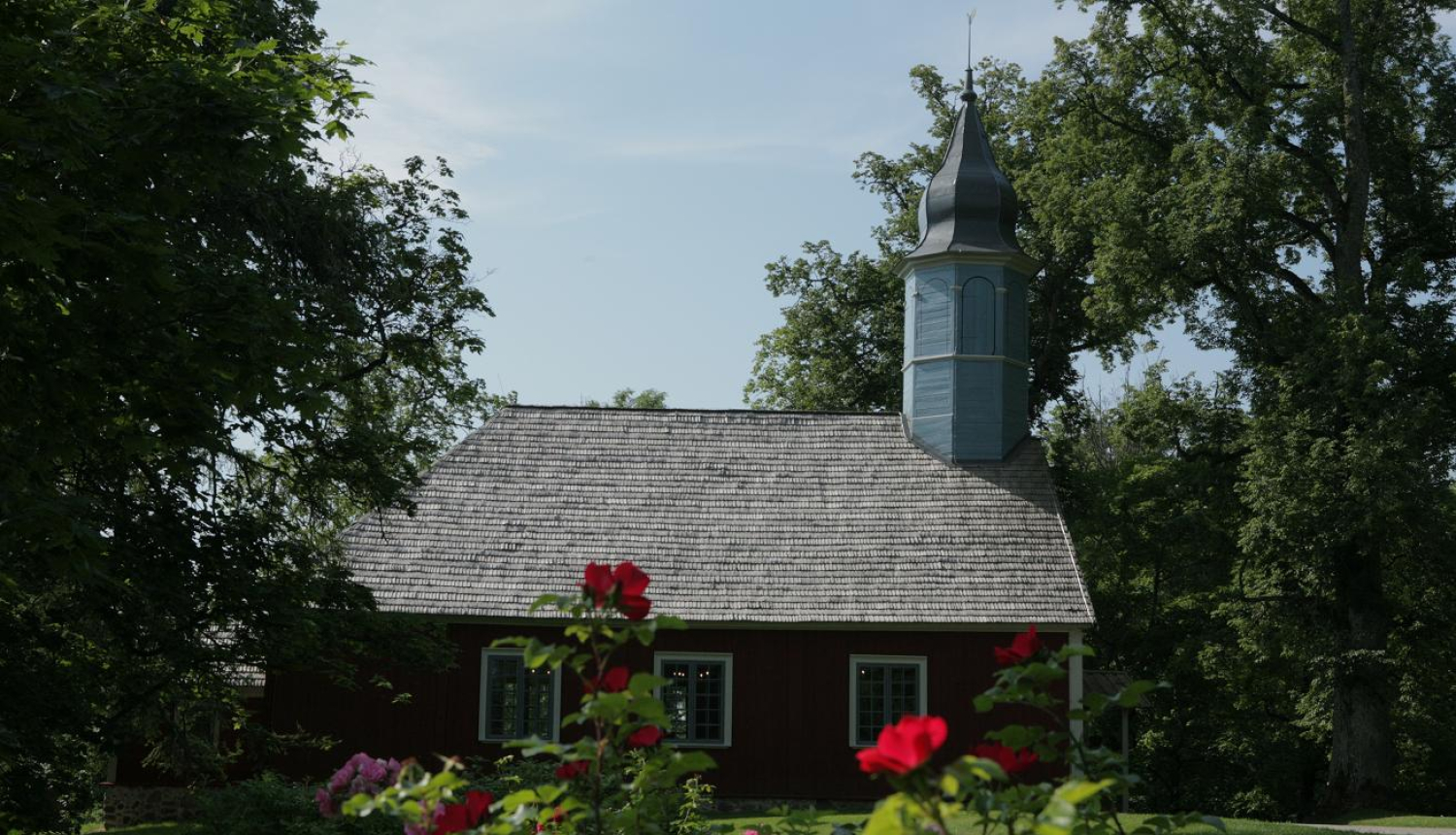 Turaidas baznīca vasarīgā ainavā