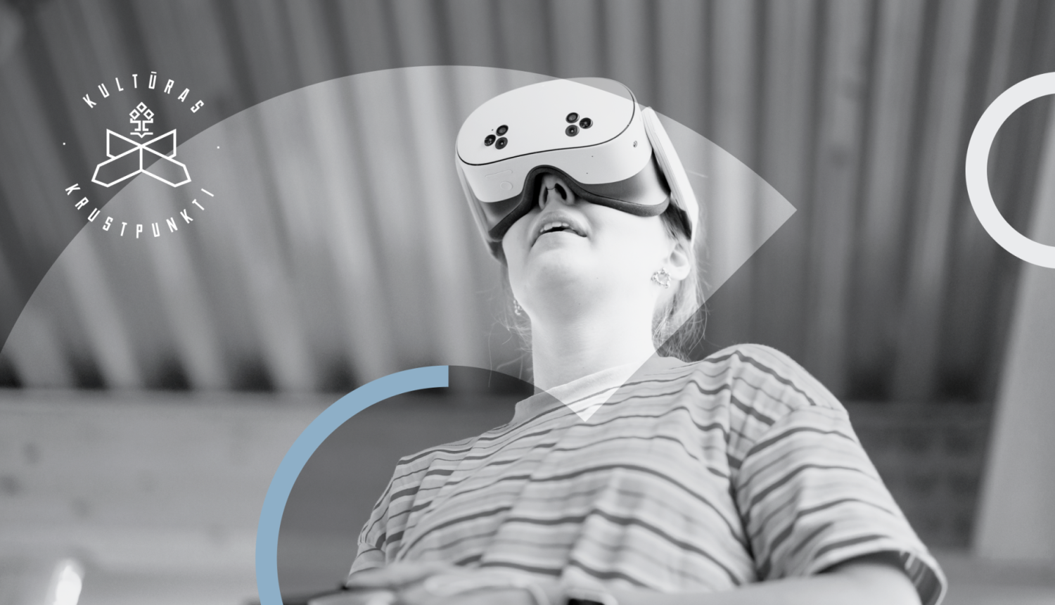 Cilvēks ar virtuālās realitātes brillēm