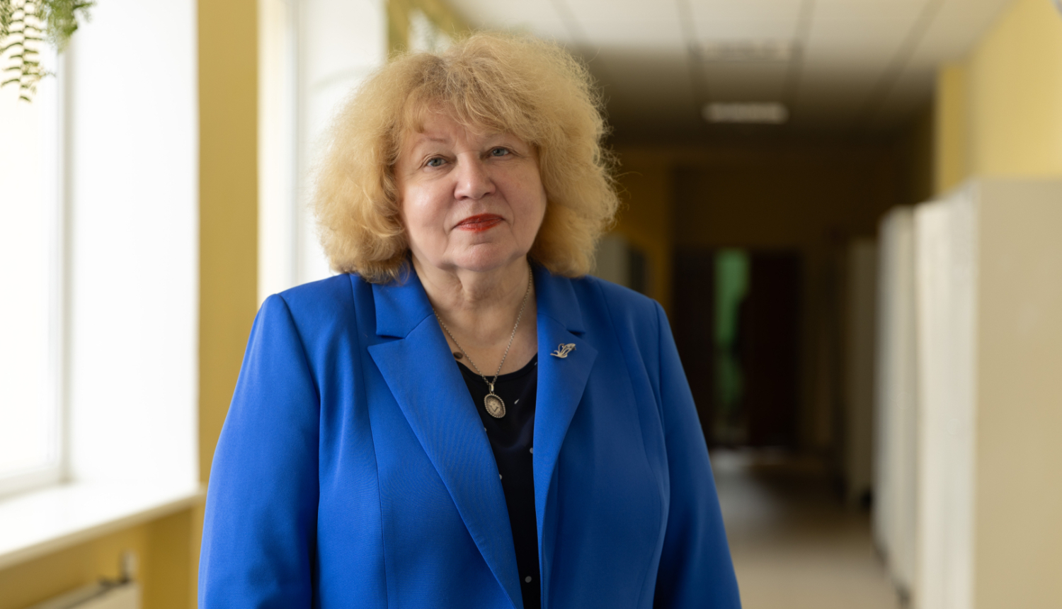 Latviešu valodas un literatūras skolotāja, Latgaliešu valodas, literatūras un kultūrvēstures skolotāju asociācijas vadītāja Veronika Dundure.