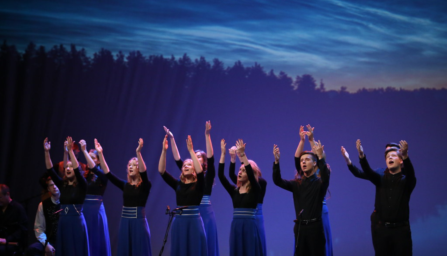 Vokālais ansamblis uz skatuves