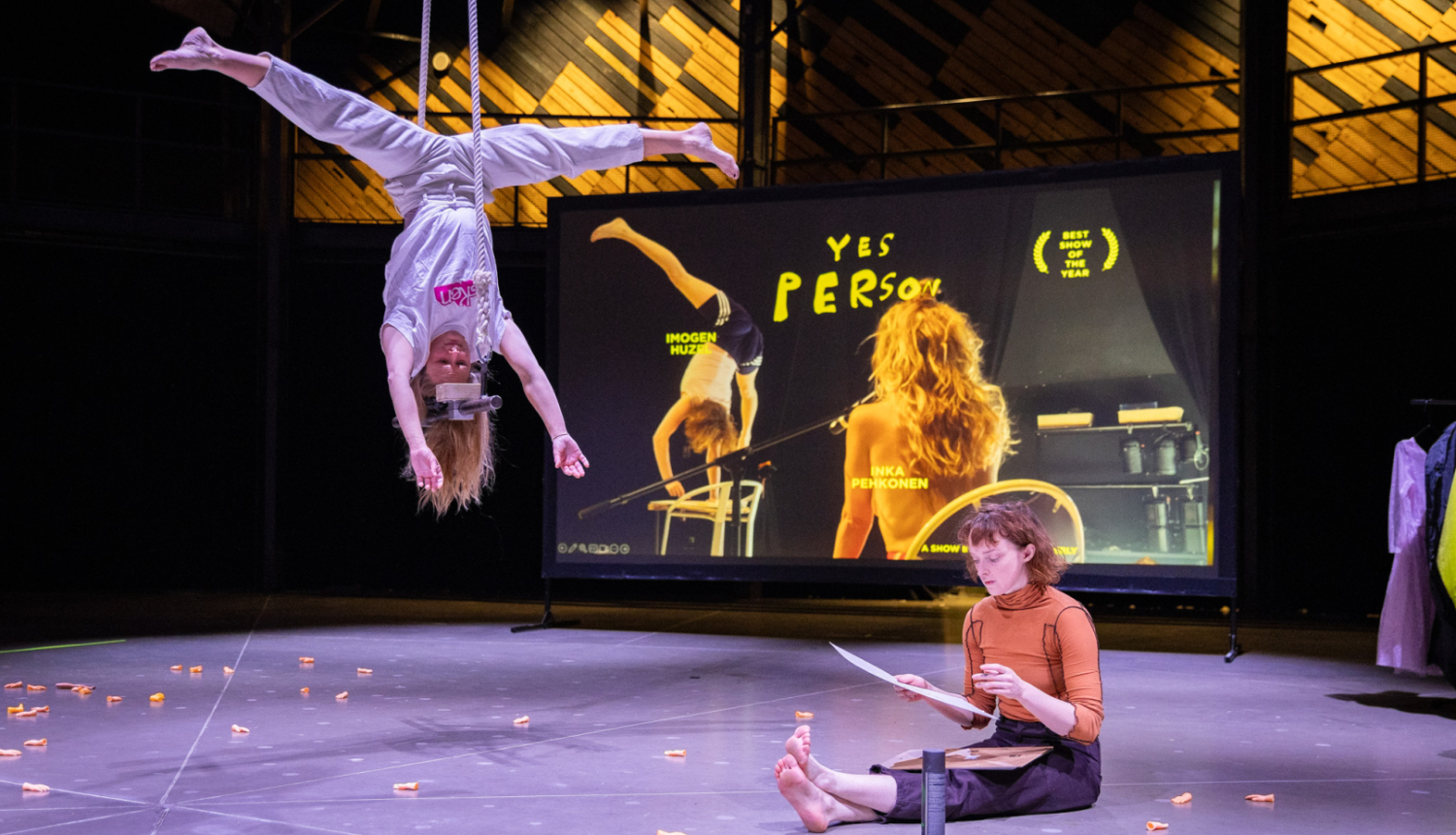 Izrādes fragments Rīgas cirka 2026. gada sezonas atklāšanas preses konferencē Rīgas cirka Arēnā