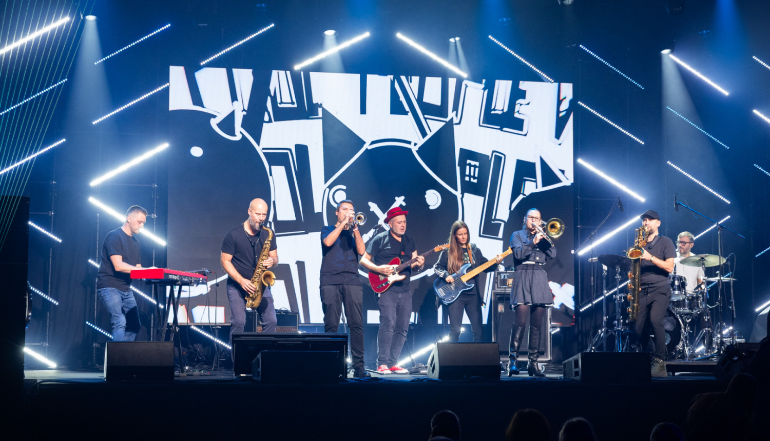 Mūziķi uz skatuves "Riga Music Week" atklāšanā