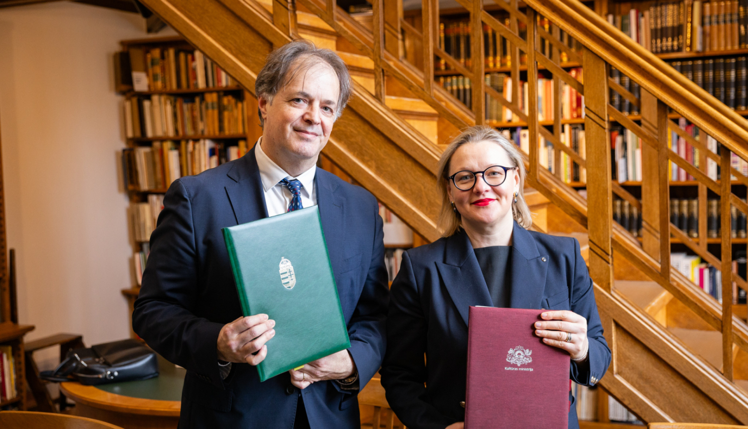 KM valsts sekretāres vietniece Zane Vāgnere un Ungārijas Kultūras un inovāciju ministrijas valsts sekretāra vietnieks Gābors Čaba.