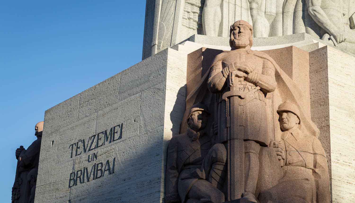 Brīvības pieminekļa fragments