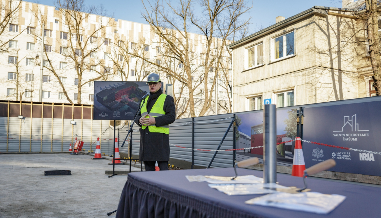 Kultūras ministrs Nauris Puntulis svinīgajā kapsulas ievietošanas pasākumā