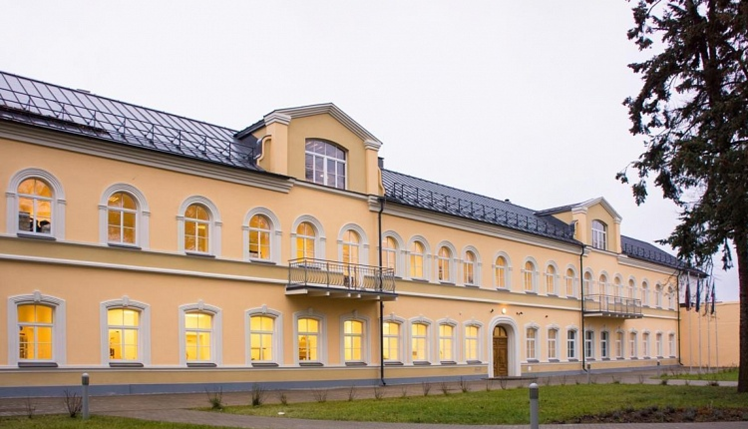 Daugavpils Dizaina un mākslas vidusskola „Saules skola” ieguvusi profesionālās izglītības kompetences centra statusu