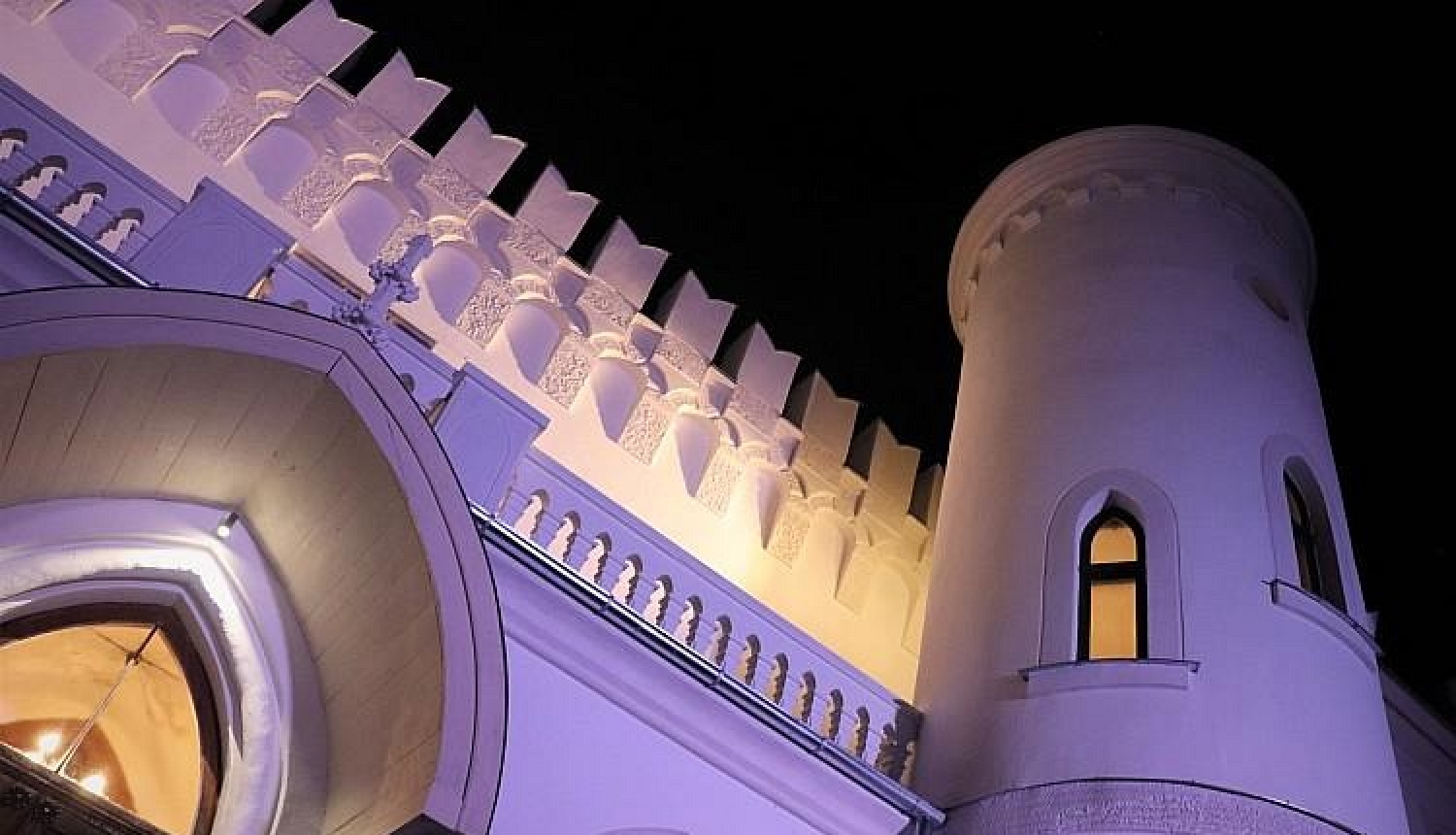 Svinīgi atklāta restaurētā Stāmerienas pils