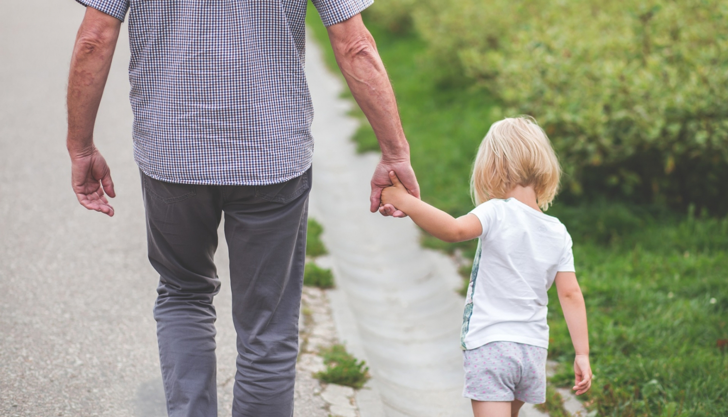 Vecāks ar bērnu