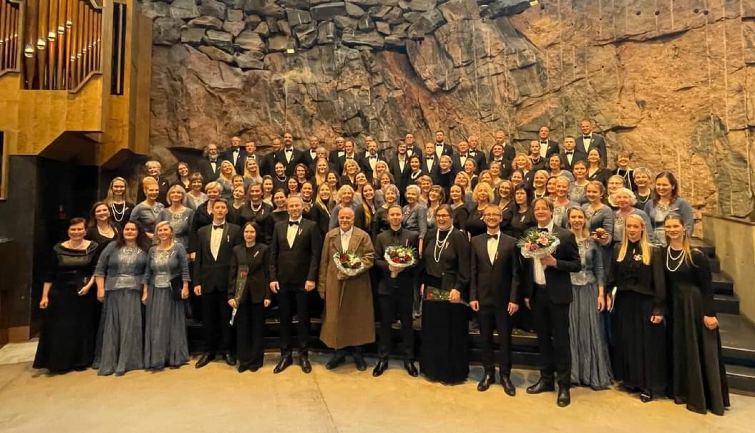Ādažu jauktais koris "Saknes" Temppeliaukio koncertzālē Helsinkos