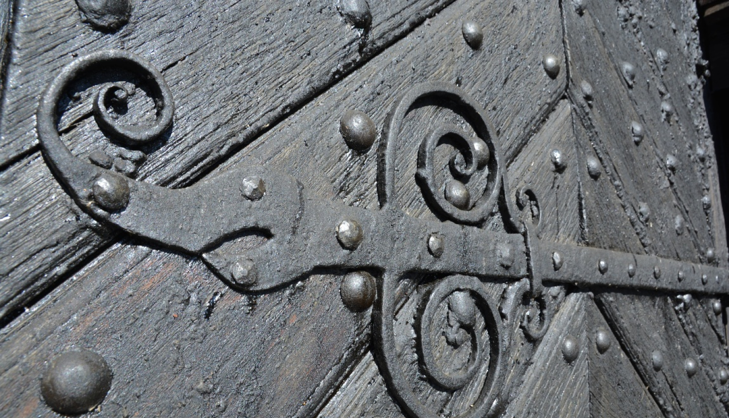 Senlaicīgs durvju aizbīdnis