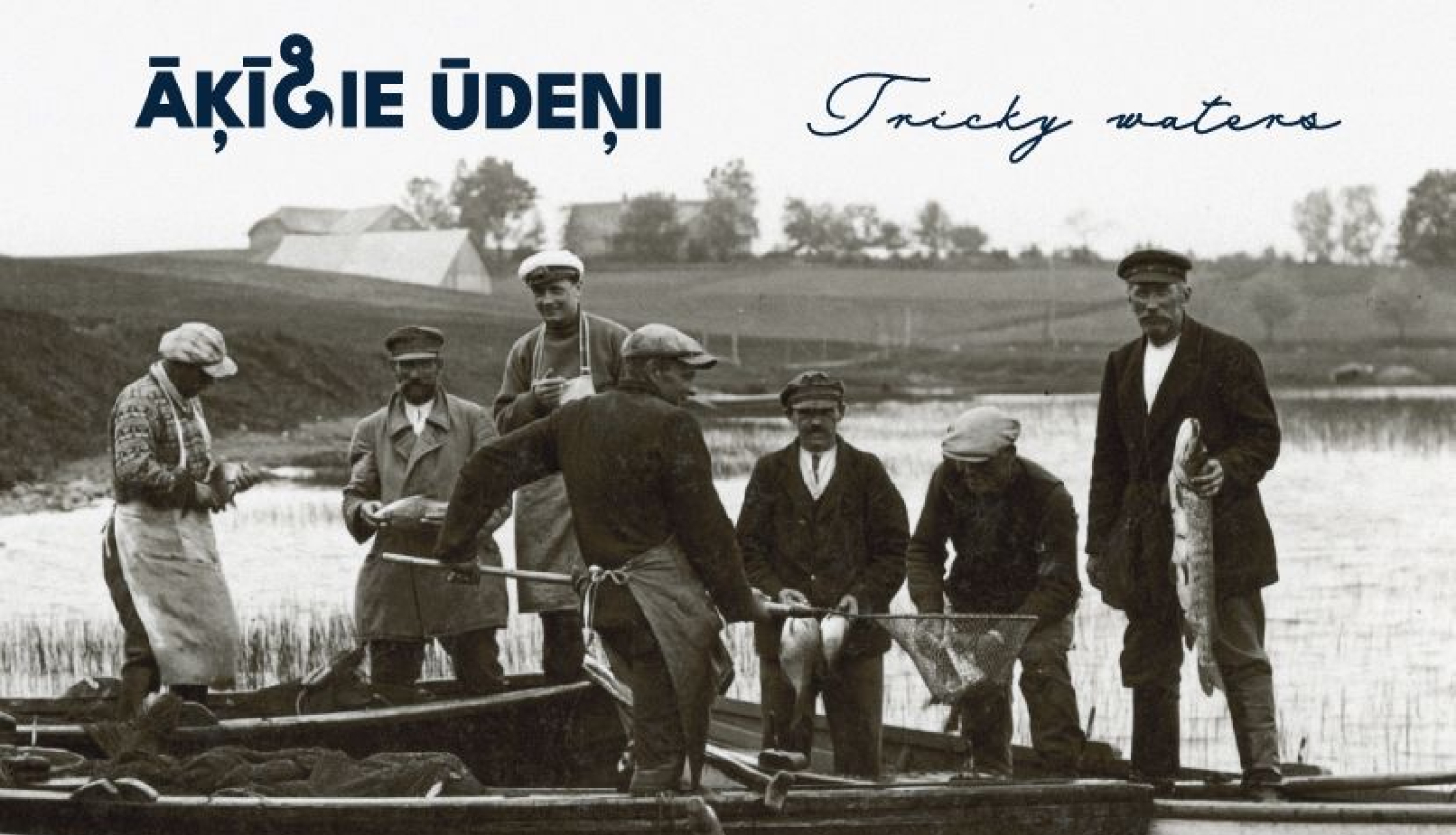 Izstādes “Āķīgie ūdeņi” publicitātes attēls ar zvejniekiem