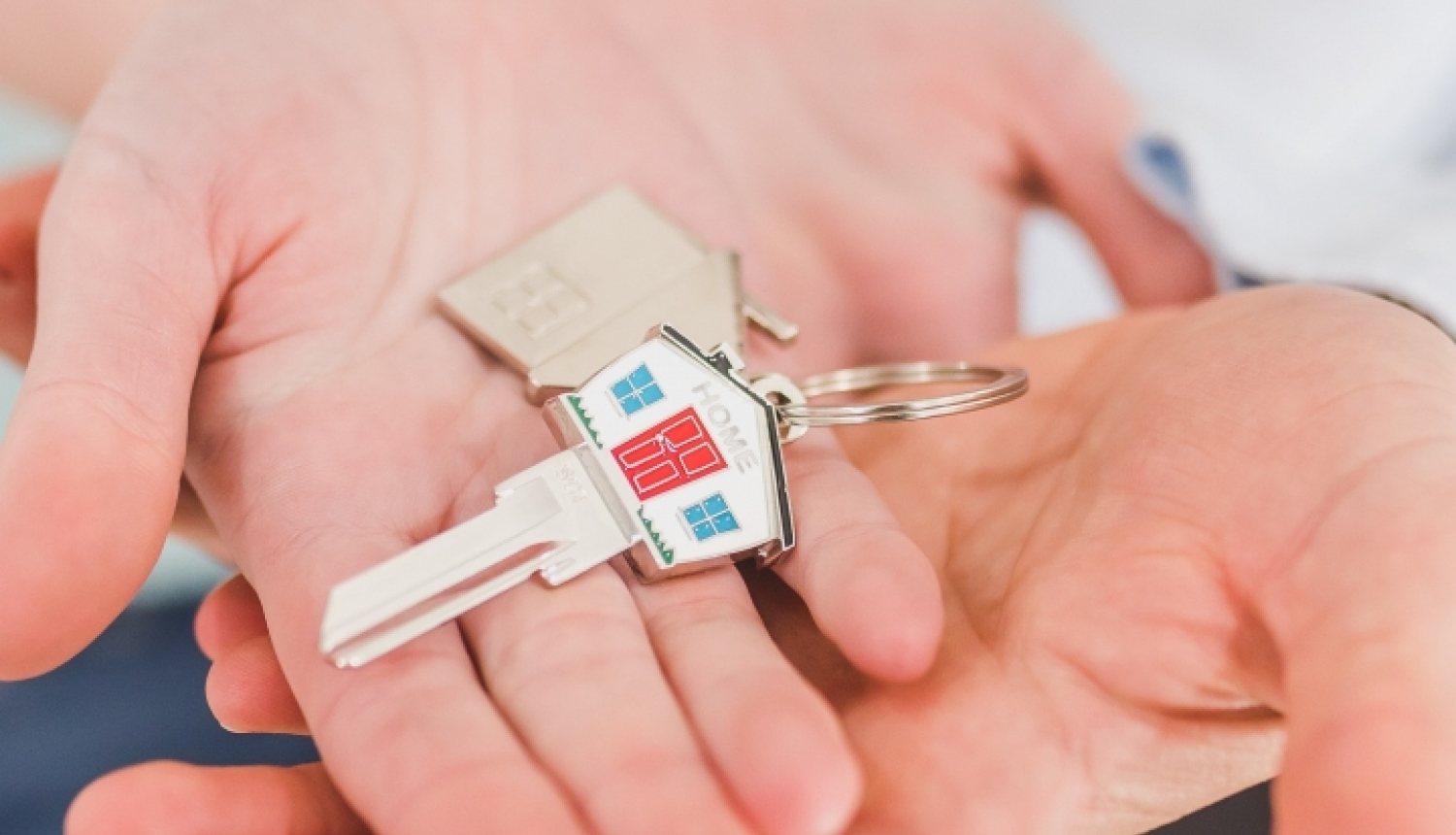 Atslēgu piekariņš ar mājokļa atslēgām