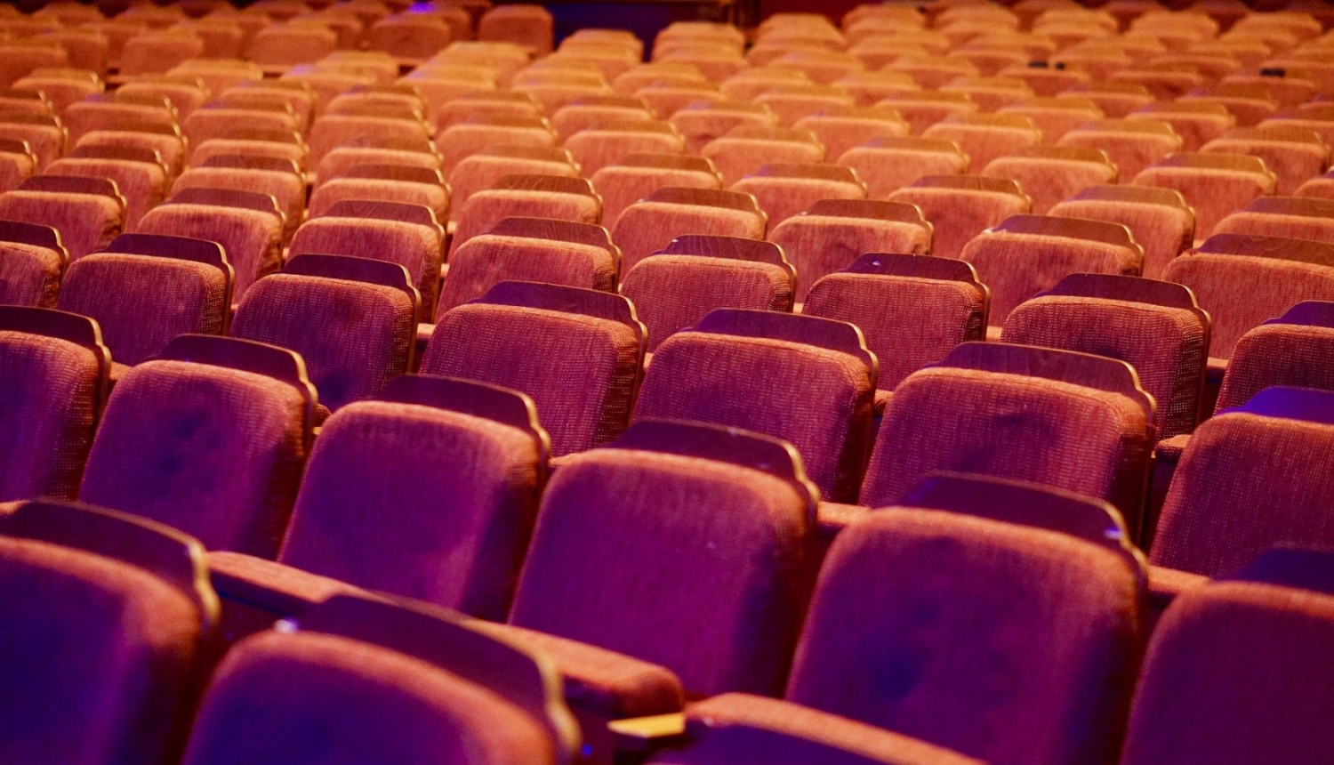 Sēdvietas zālē