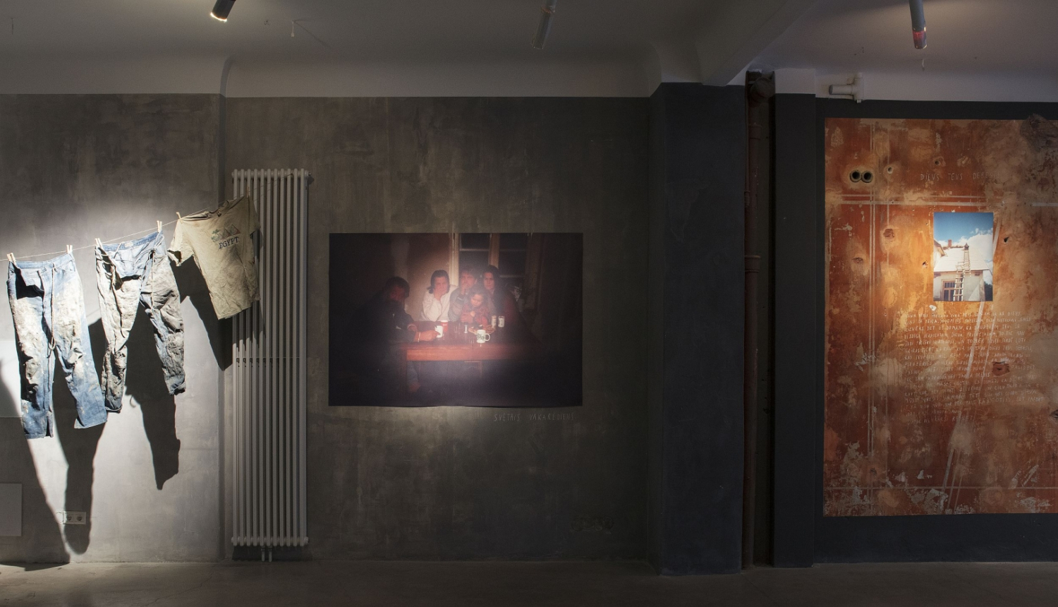 Ance Vilnīte. Personālizstāde “Dievs Tēvs Debesīs” mākslas telpā “Brīvība” (10.12.2021.–08.01.2022.). Foto: Kristīne Madjare