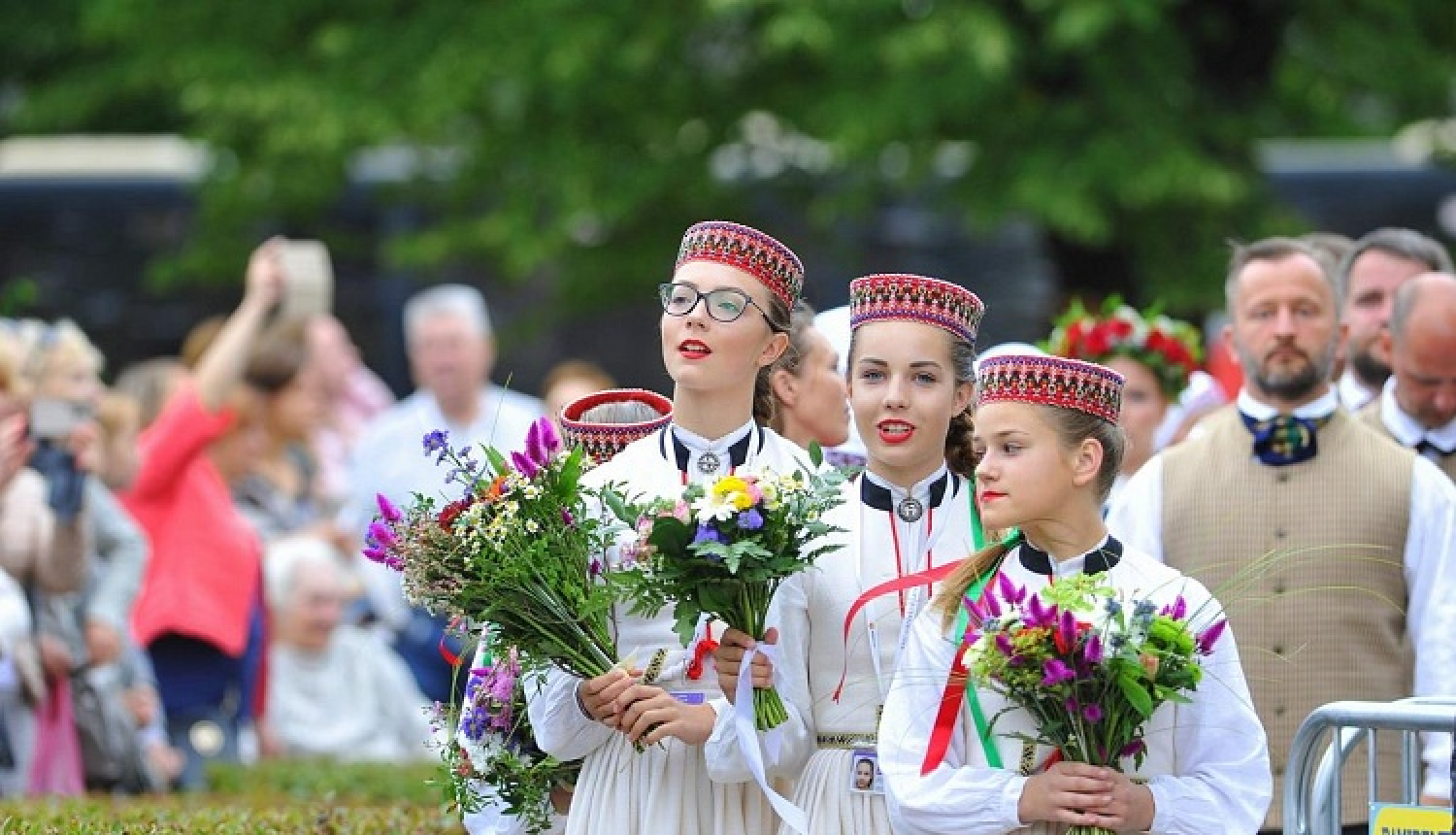 Septītā diena: deju lieluzvedums “Māras zeme”, noslēguma koncerta “Zvaigžņu ceļā” ģenerālmēģinājums, folkloras svētki un vokālo ansambļu koncerti