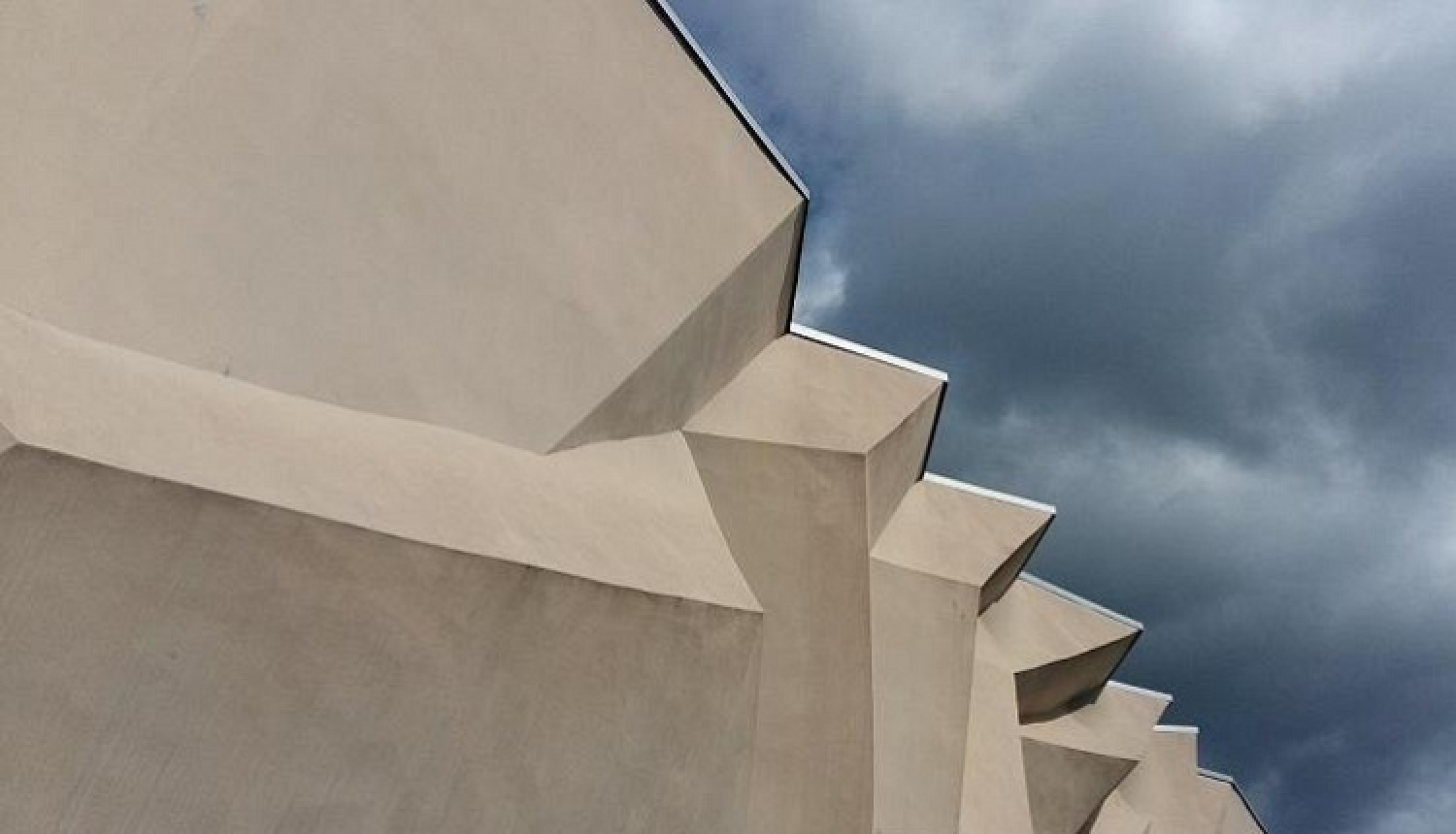 Kultūras ministrs ticies ar Dailes teātra aktieru kolektīva pārstāvjiem Rēziju Kalniņu un Arturu Skrastiņu