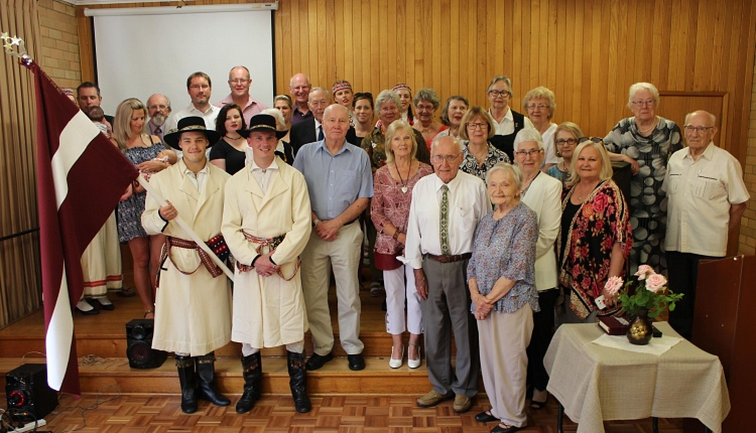 Latvijas simtgades karogs no Austrālijas ceļo pie tautiešiem Kanādā