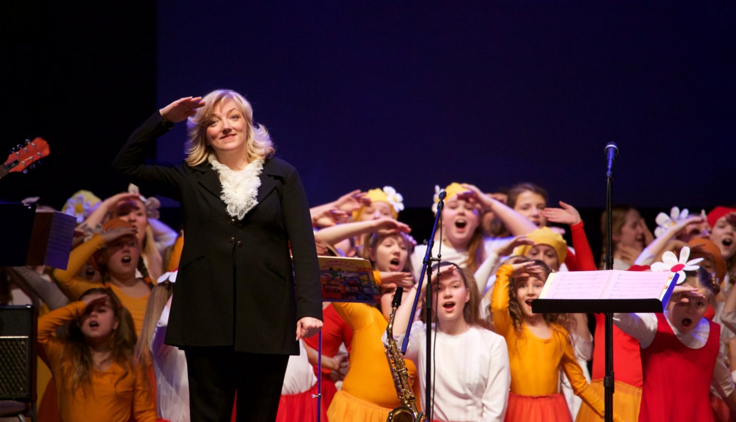 Rīgas Doma meiteņu koris TIARA un diriģente Aira Birziņa