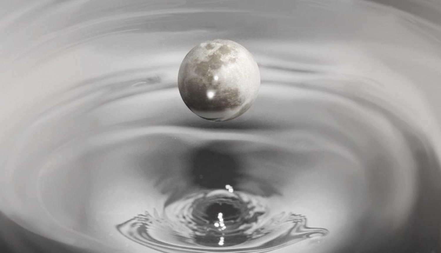 Mēness pazudusī kurpe. Arta Ostupa un Sabīnes Moores audiovizuāla dzejas performance