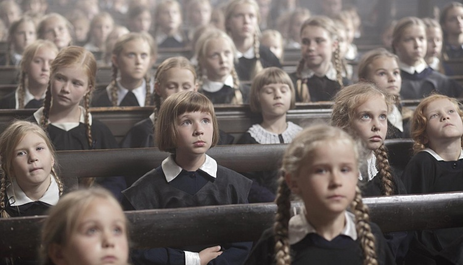 „Bille” ielūdz uz filmas aizkulišu fotoizstādi