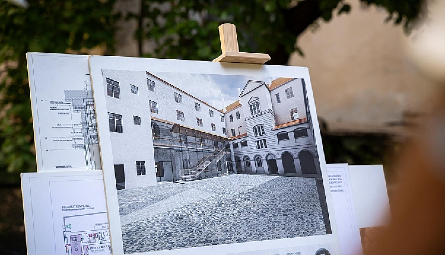 VNĪ nodod atslēgu AS “LNK Industries” būvdarbu uzsākšanai Rīgas pils Kastelas daļā