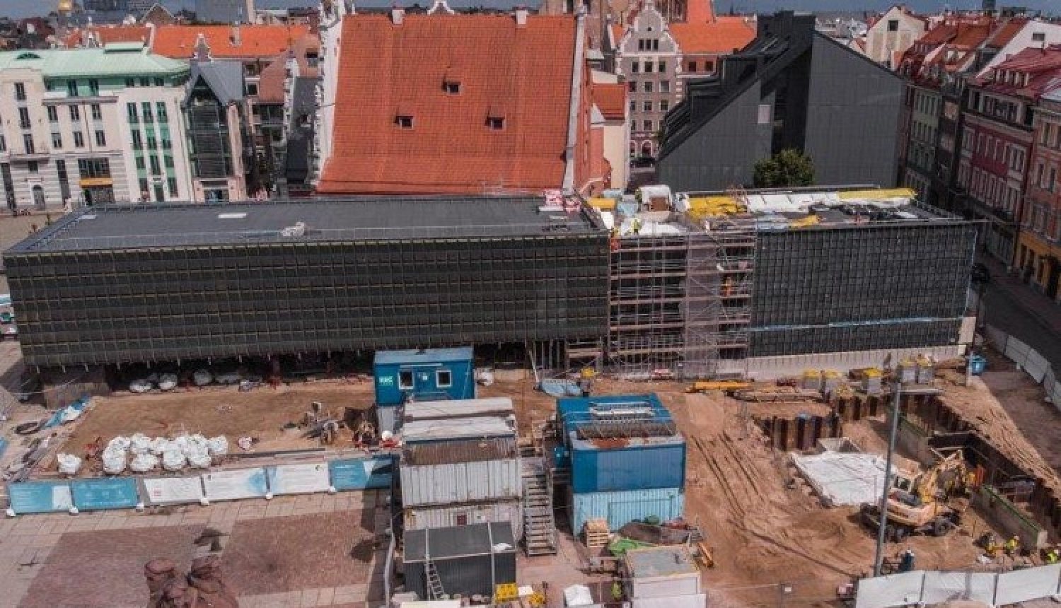 VNĪ: noslēgumam tuvojas konstrukciju izbūves darbi Okupācijas muzeja kompleksā, uzsākta Strēlnieku laukuma sakārtošana