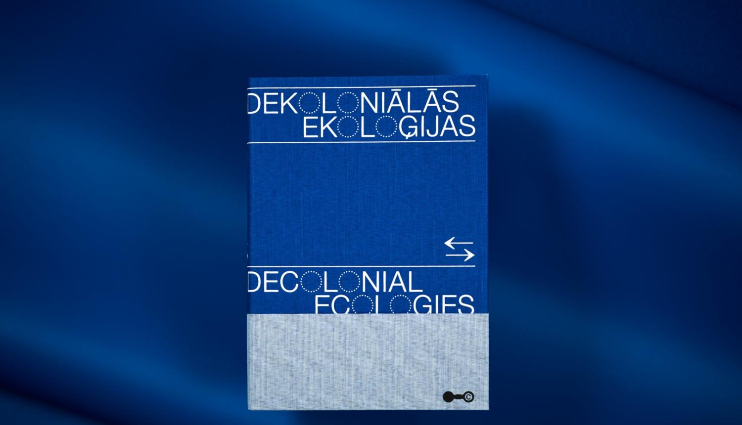 Rakstu krājuma “Dekoloniālās ekoloģijas” vāka foto