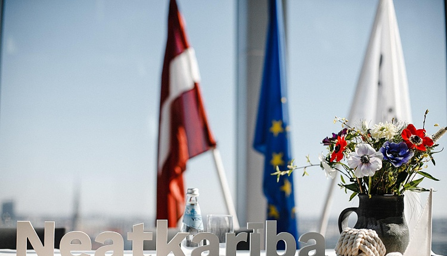 4. maijā aicina radīt svētku noskaņu mājās, rotāt logus un izzināt Atmodas laika notikumus