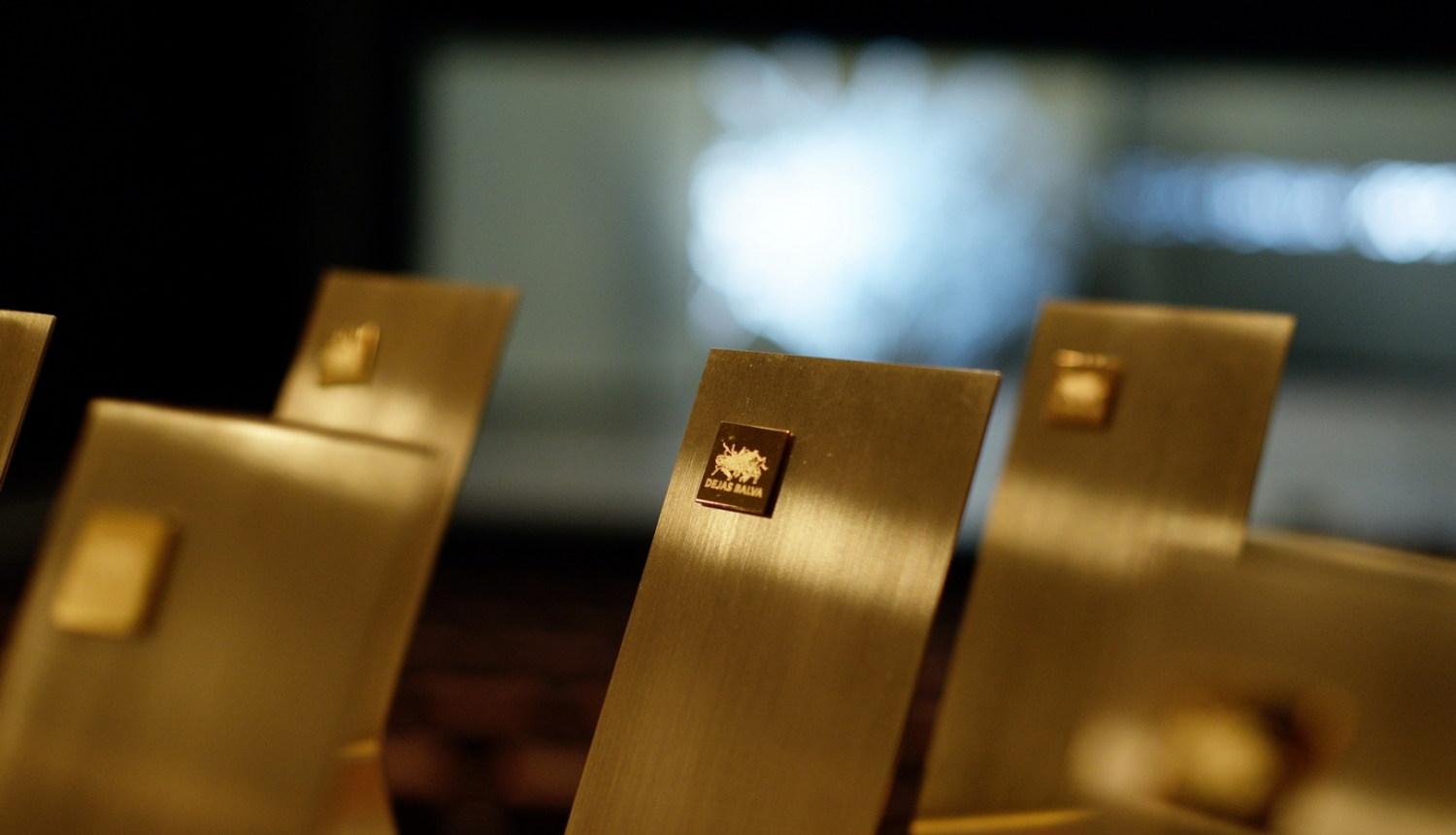 Dejas balvas statuetes