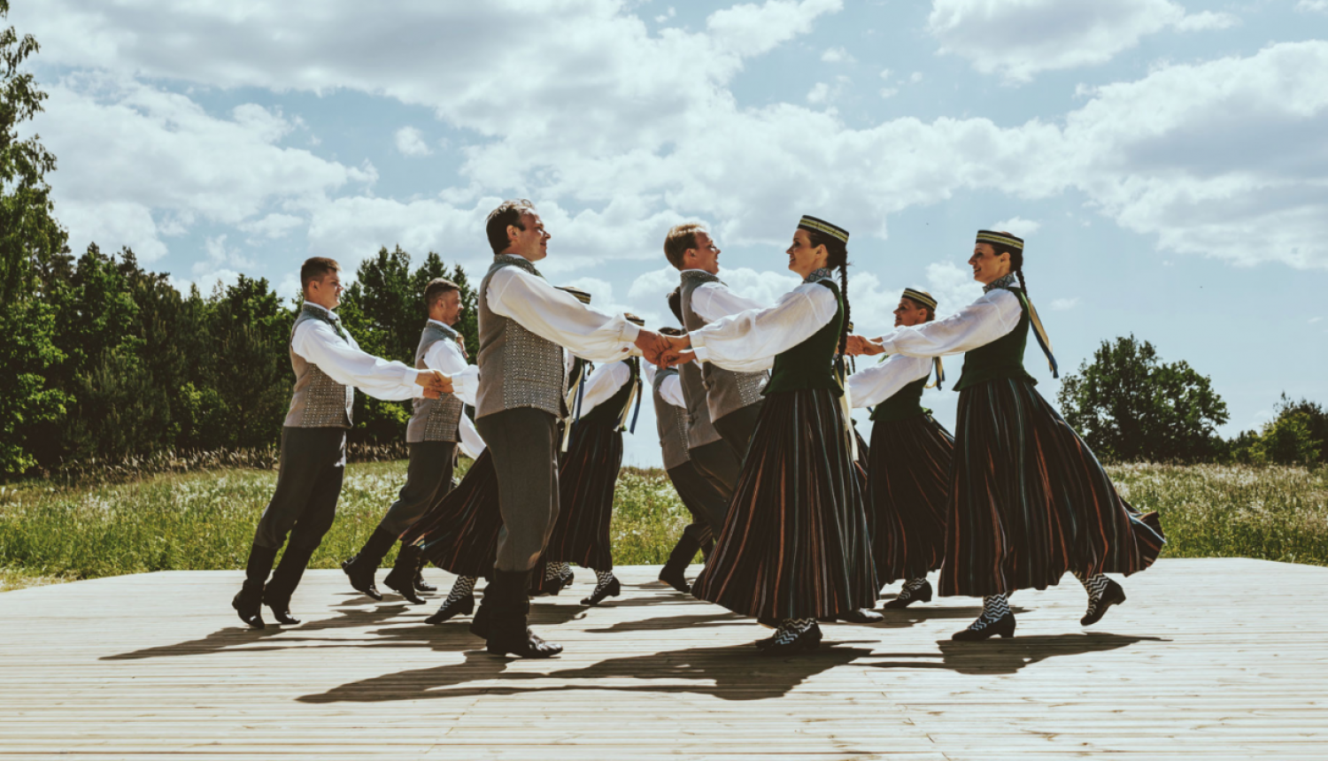 Tautas deju kolektīvs