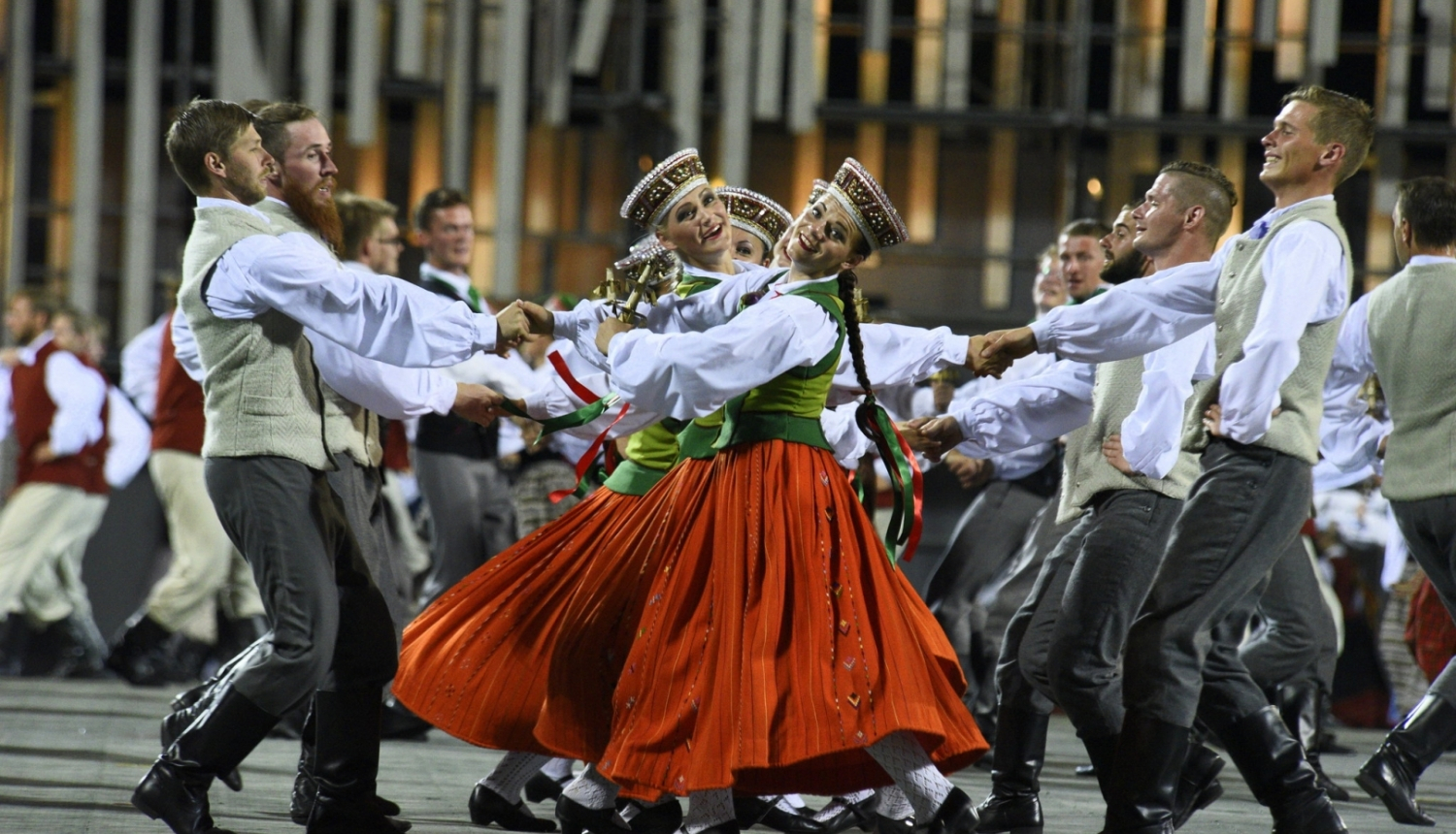 Dejotāji koncertā, LNKC arhīva foto.