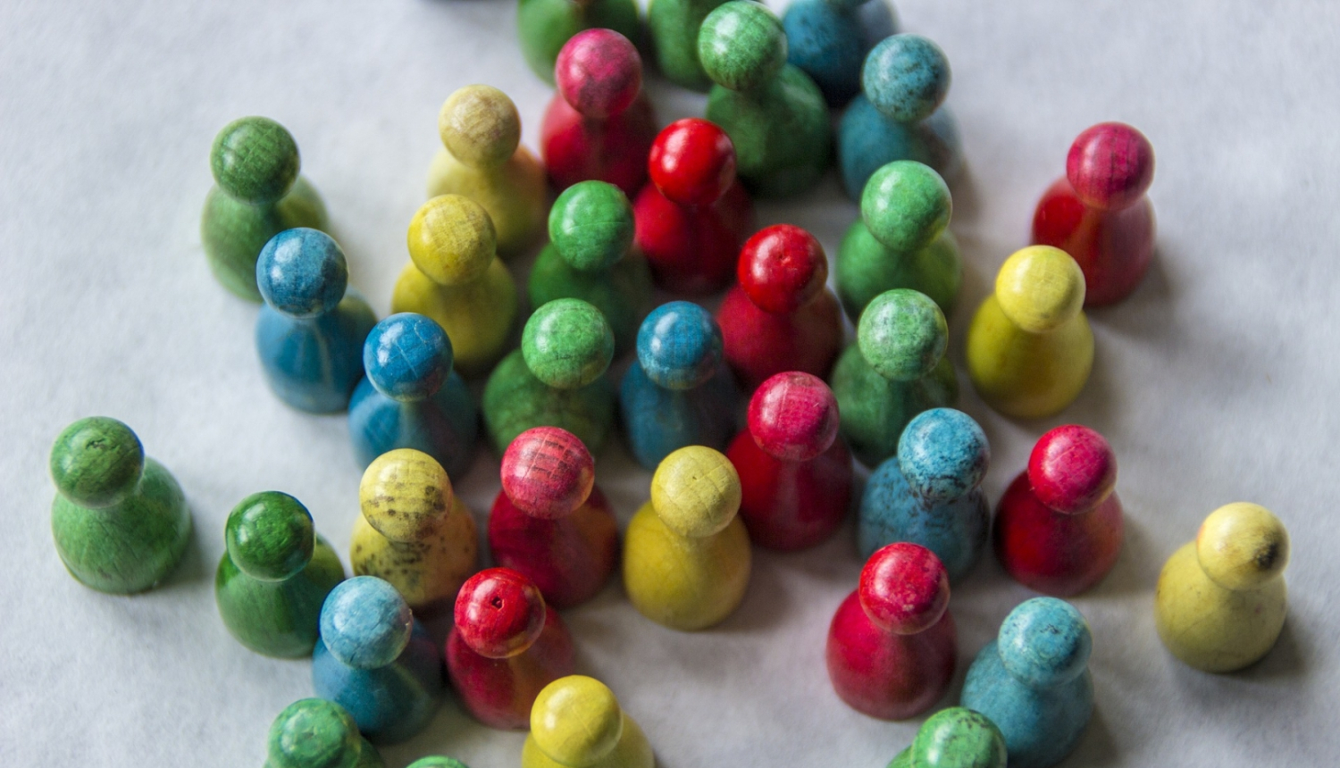 Krāsaini spēļu kauliņi