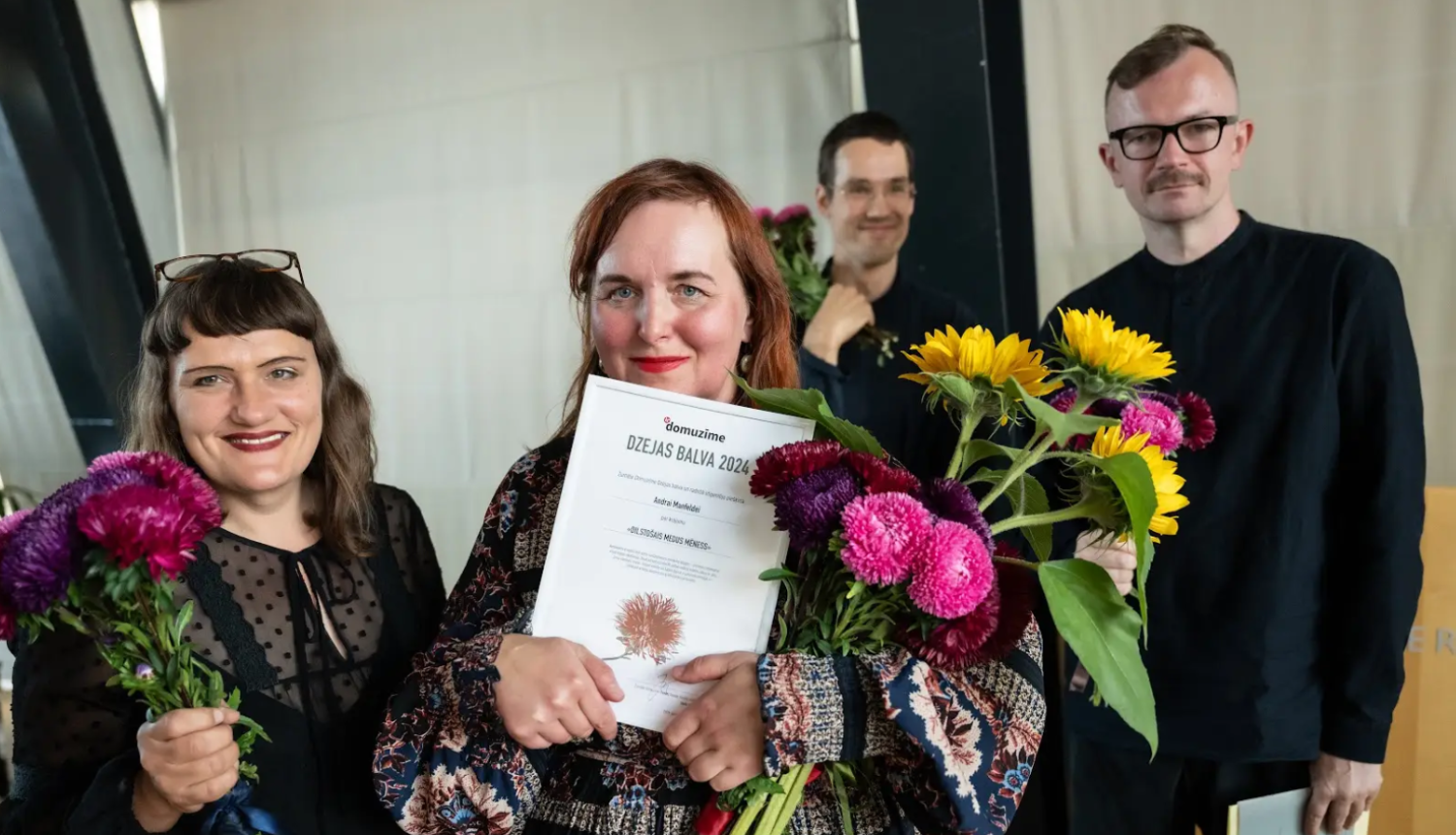 Žurnāla “Domuzīme” Dzejas balva `2024 piešķirta  dzejniecei Andrai Manfeldei. foto: Kristaps Kalns