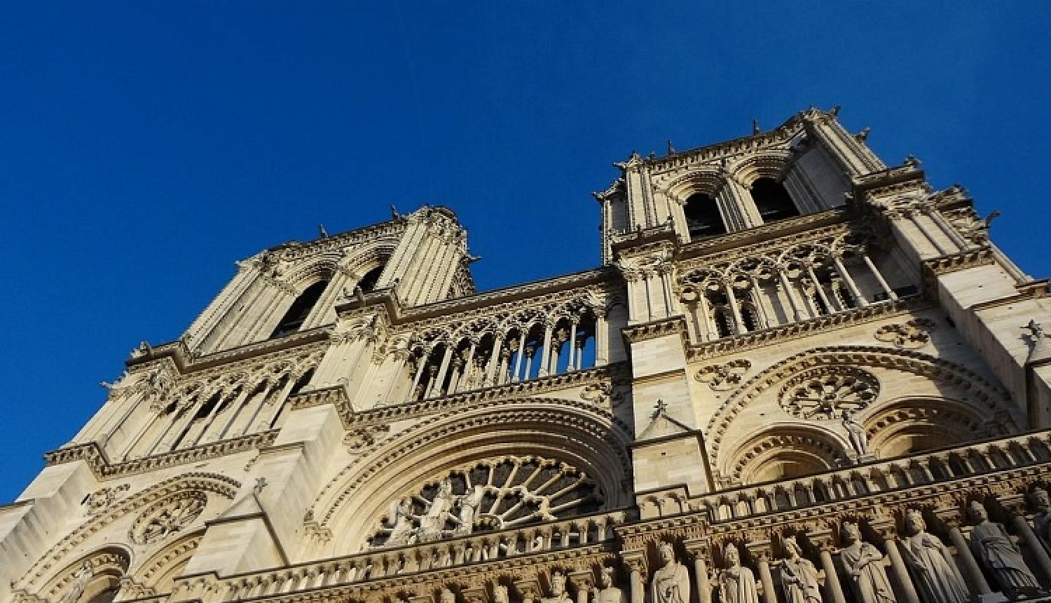 Iespējas ziedot Parīzes Dievmātes katedrāles atjaunošanai