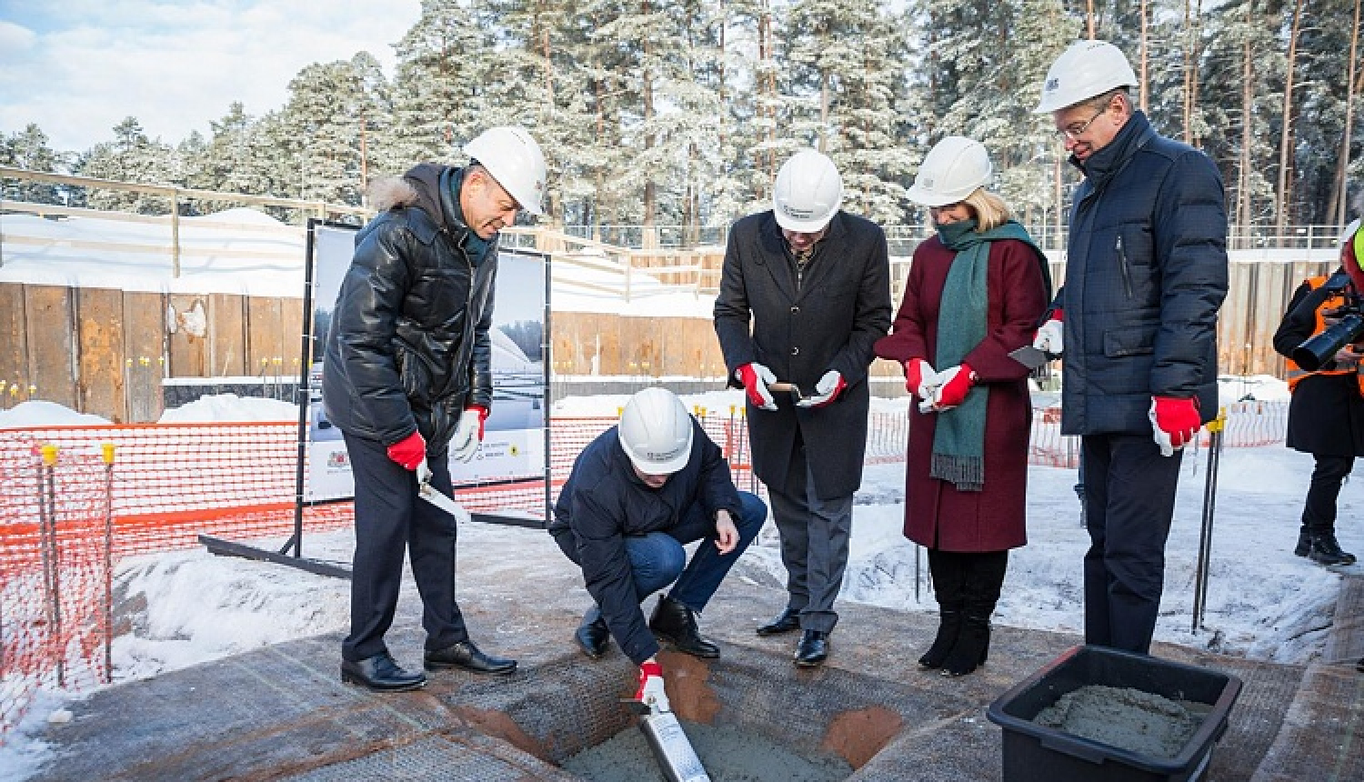 Topošās Mežaparka Lielās estrādes pamatos iebetonē kapsulu ar vēstījumiem nākamajām paaudzēm
