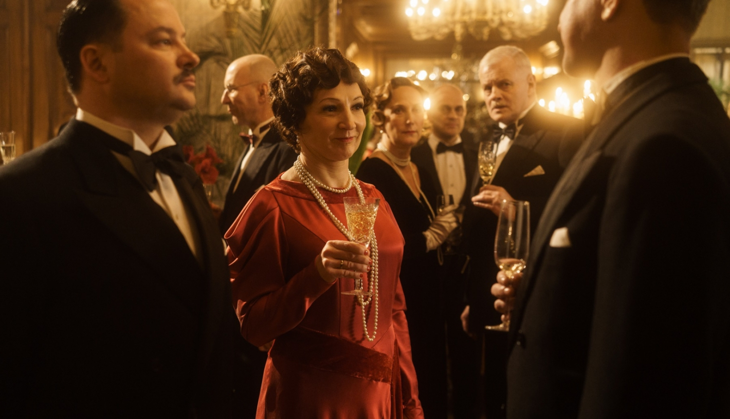 Cilvēki preses ballē - kadrs no filmas