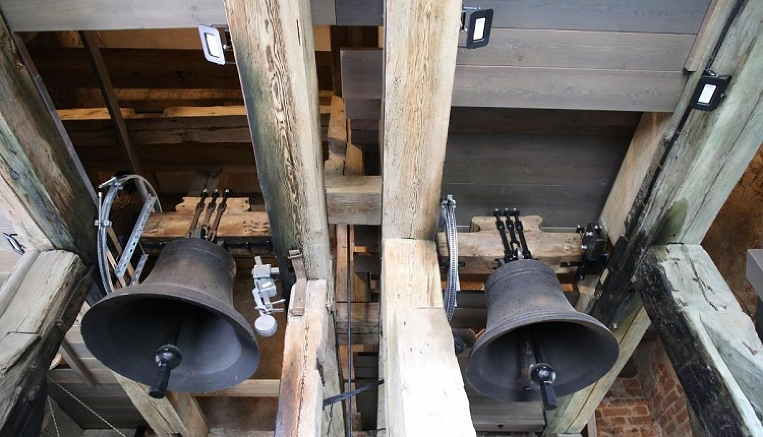 Valmierā Sv. Sīmaņa baznīcas tornī atkal skan zvani