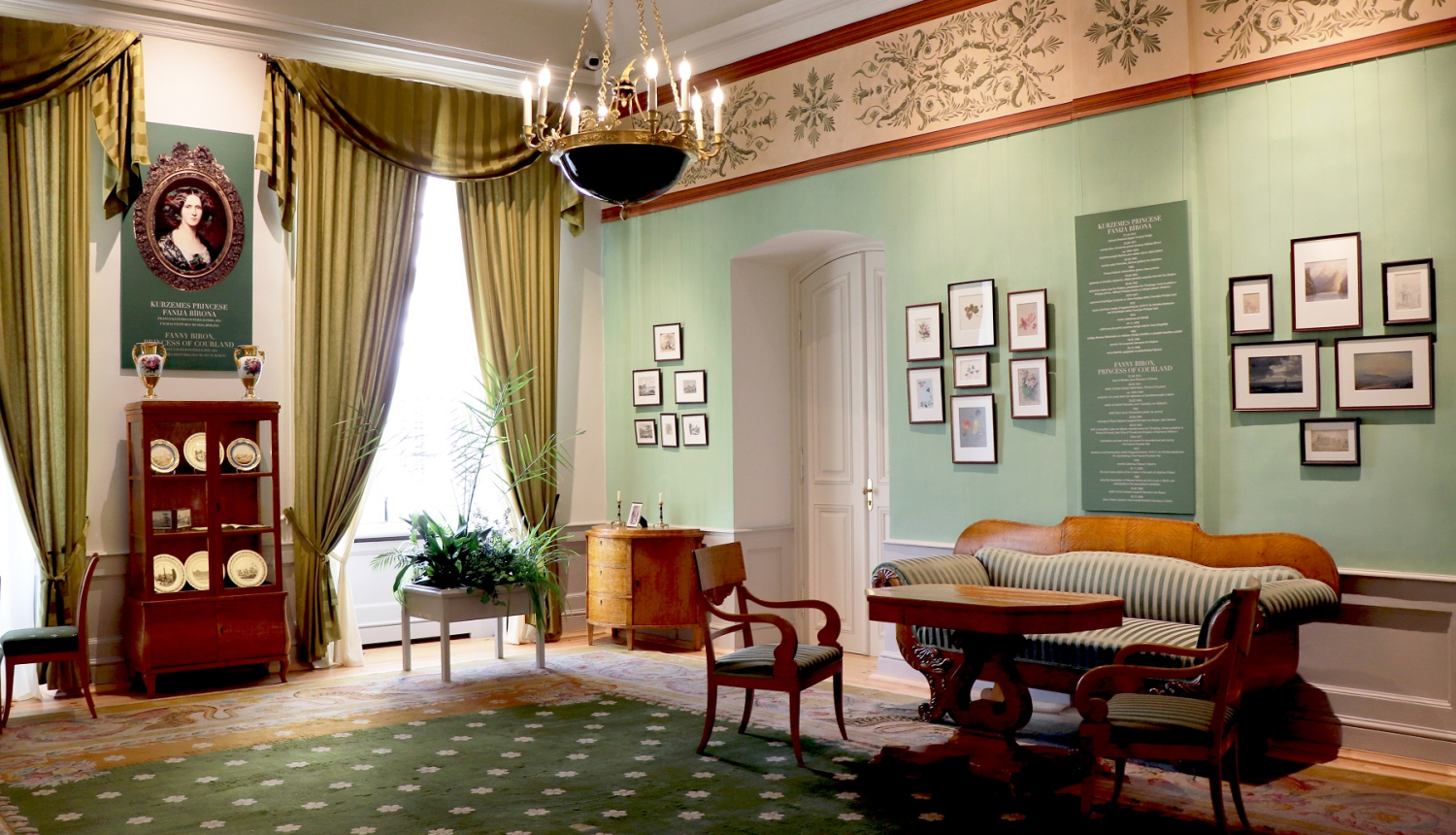 Izstādes “Kurzemes princese ceļo. Fanijas Bīronas akvareļi un zīmējumi” pirmā telpa. Foto I. Kusiņa.