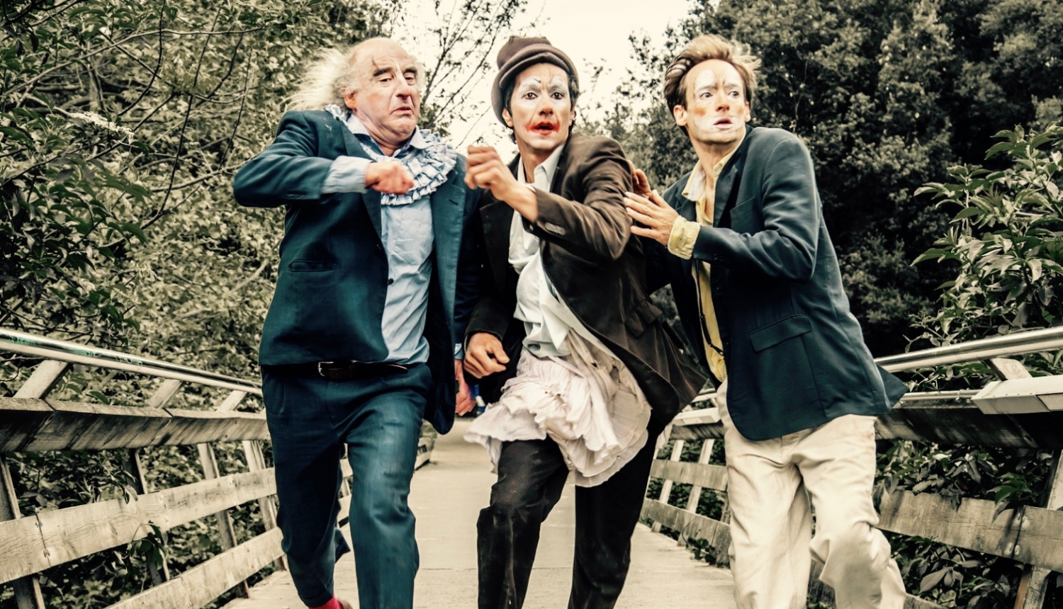 Trīs klauni uz tilta