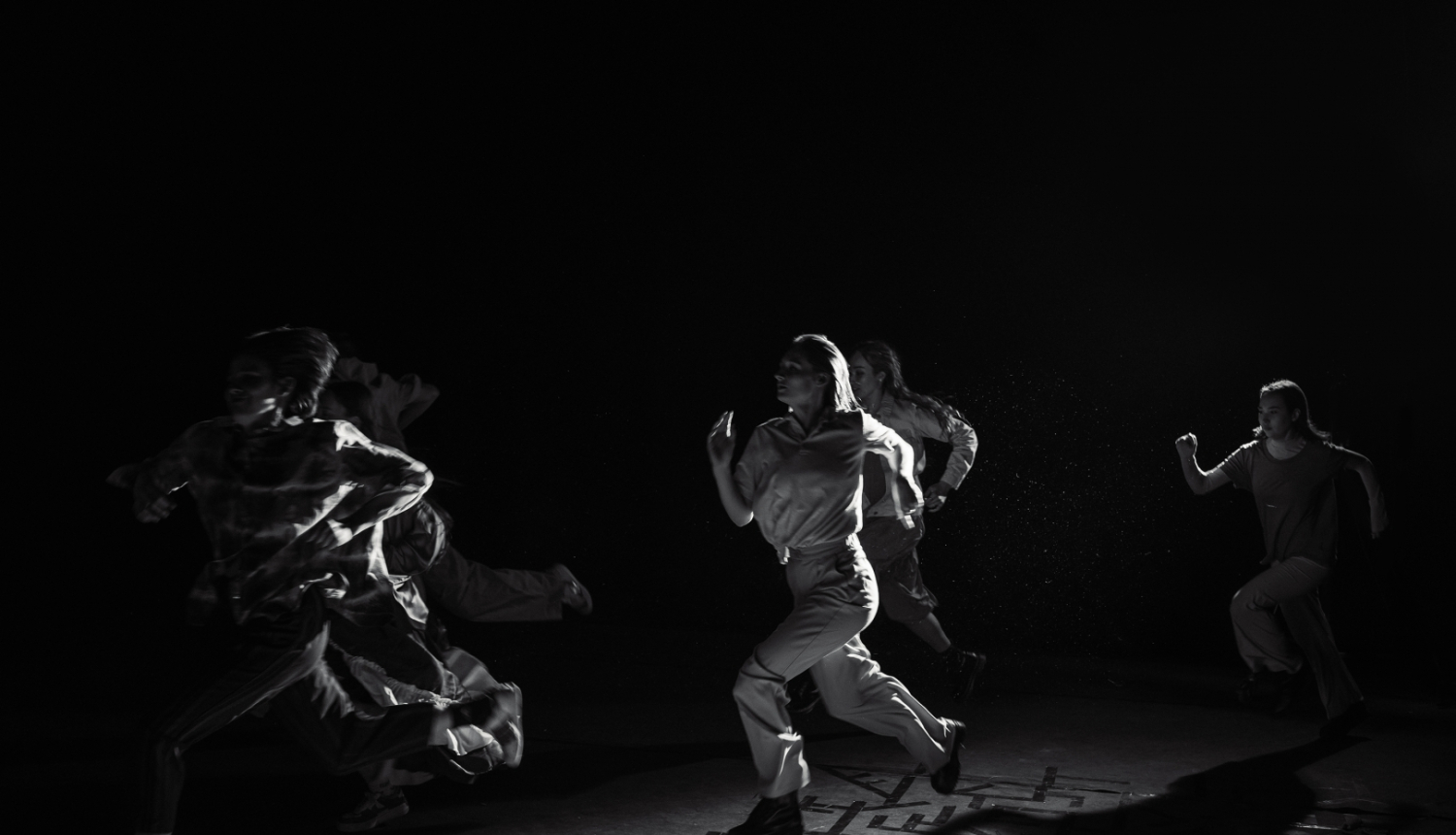 Dejotāji uz skatuves