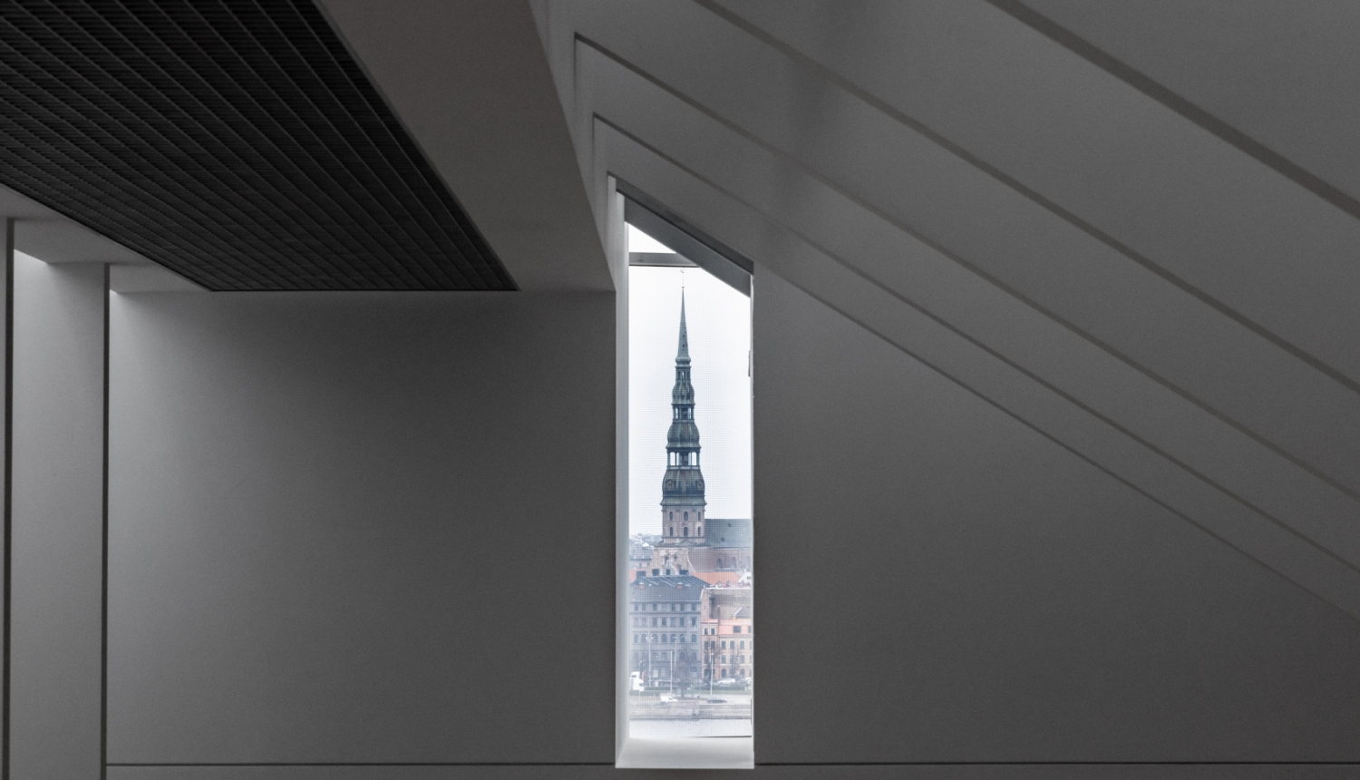 Skats uz Sv. Pētera baznīcu no LNB loga, foto: Kristians Luhaers.